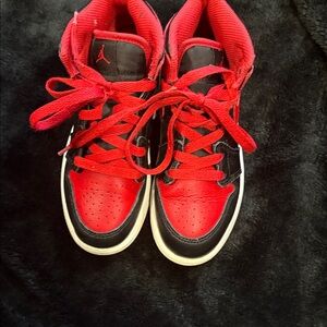 Nike Air Jordan 1 Mid alternate Bred